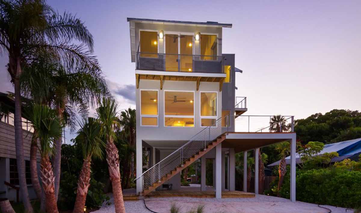 PGT CLASSICVUE MAX™ Picture Window. An ideal picture window for Sarasota County, Florida.